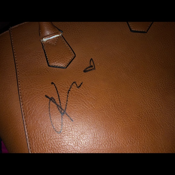 Handbag autographed by r&b/pop singer Kehlani - Picture 2 of 2